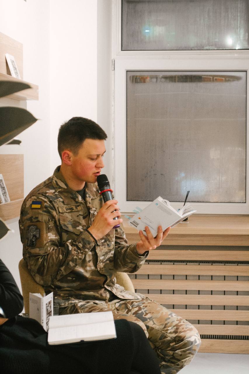 "Є потреба написати за тих, хто цього не зробить". Історія поета, який вступив до лав ЗСУ