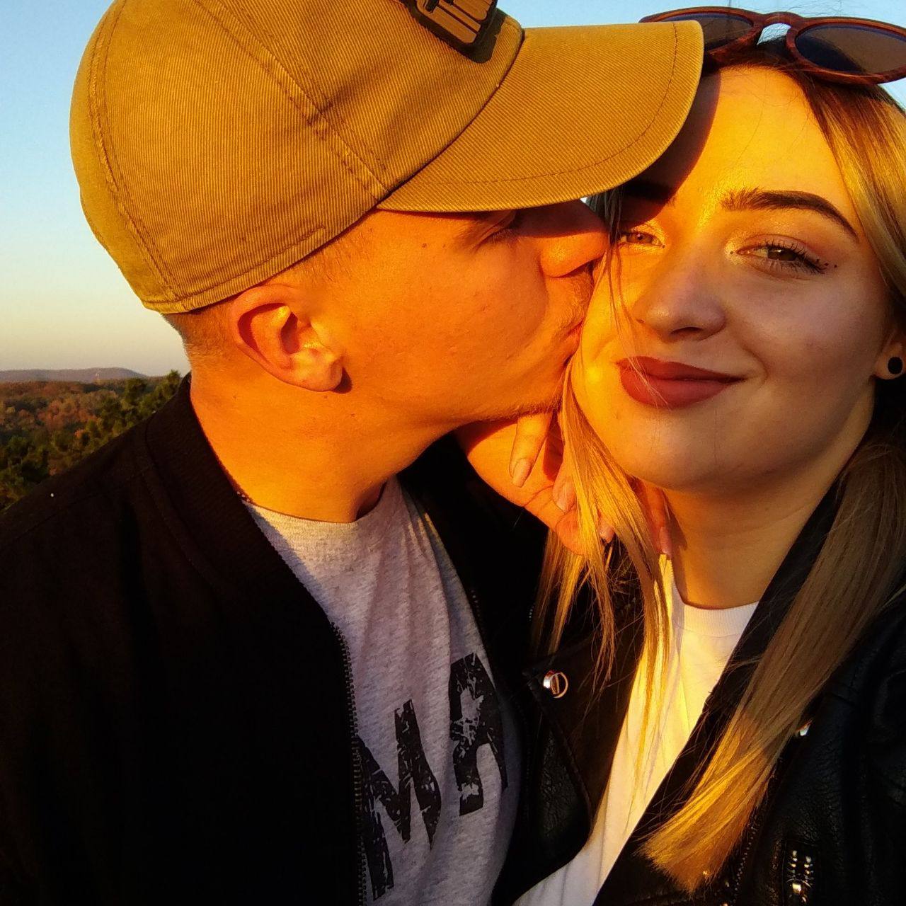 "Наша мета – визволити всіх". Історії українок, які виборюють повернення рідних з полону