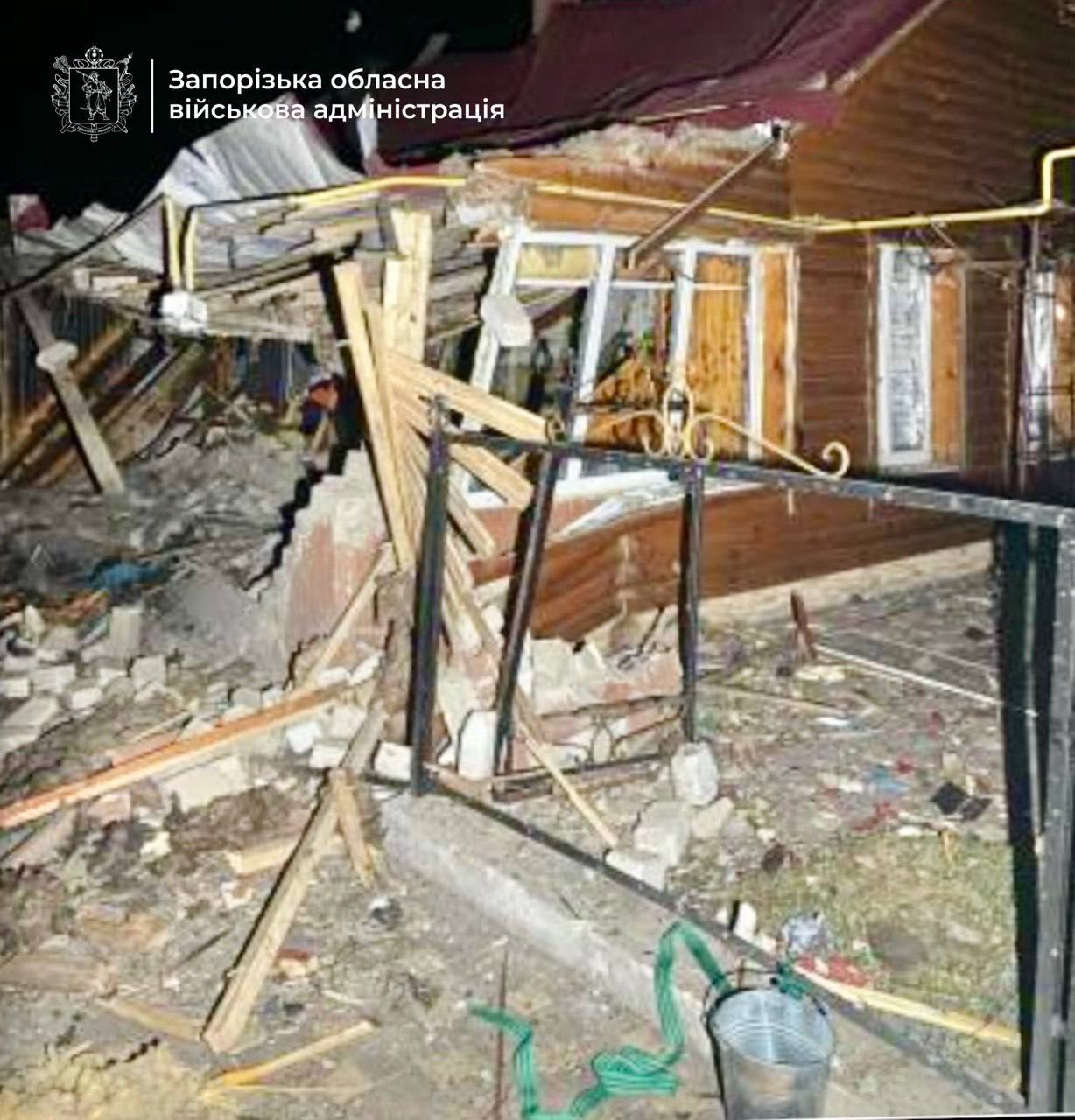 Окупанти вдарили по Запорізькому району "Шахедами", є руйнування та поранені