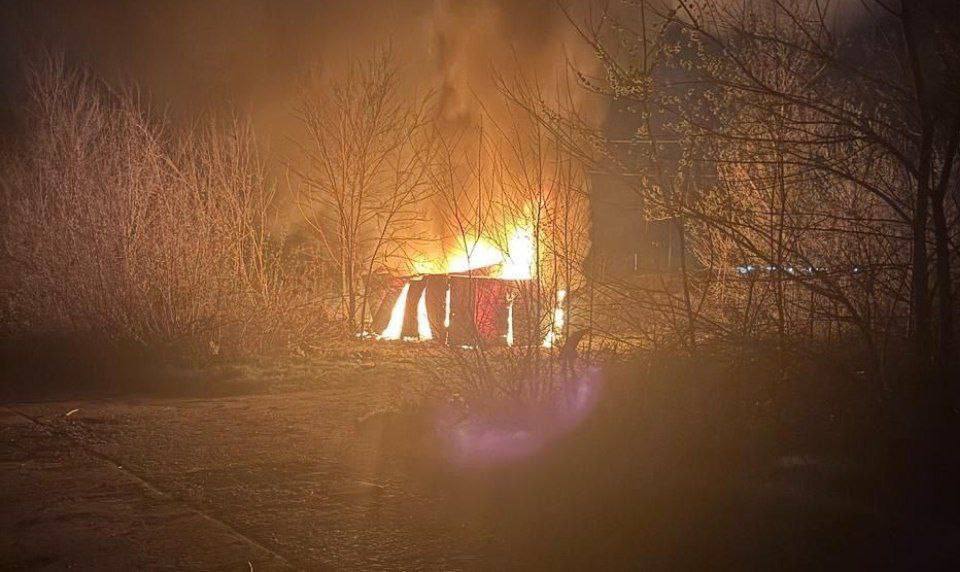 Кривий Ріг атаковано "Шахедами" після удару балістикою: у місті пожежі