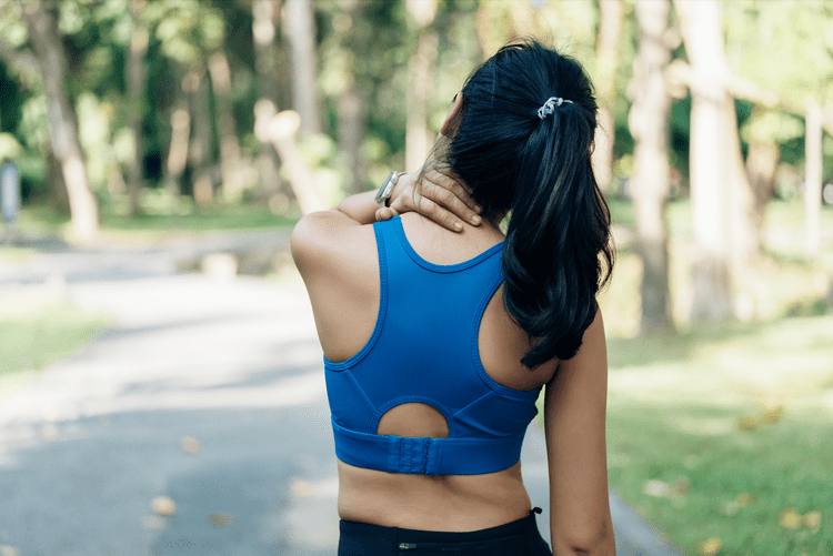 Ці спортивні топи завдають сильної шкоди спині: перегляньте свій гардероб!
