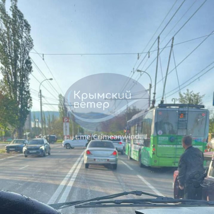 В оккупированном Крыму прогремели мощные взрывы в ряде районов, пылает склад боеприпасов