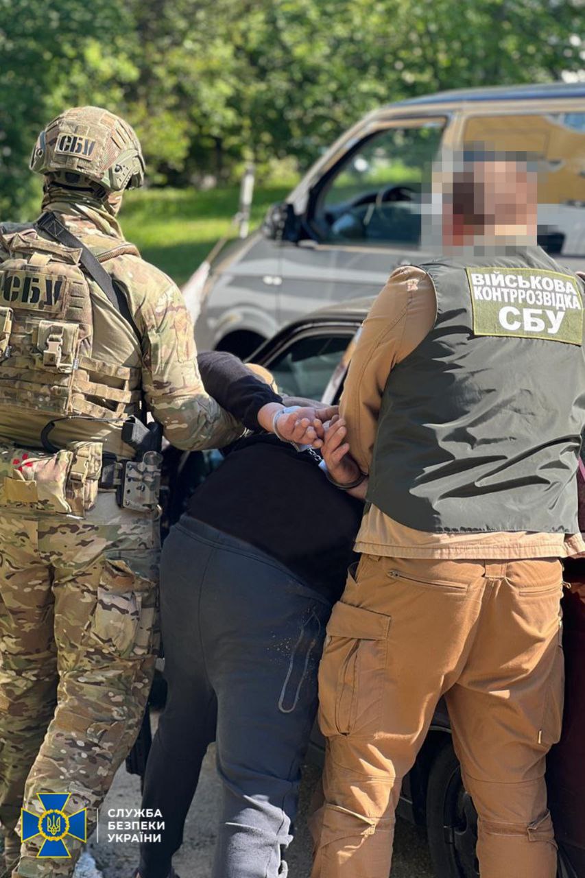 СБУ затримала у військовій частині "крота", який коригував ракетні обстріли