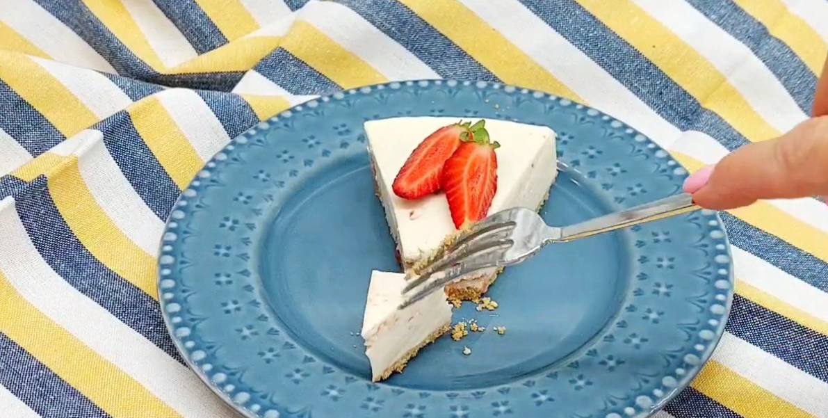 Смачний літній десерт без випічки, борошна та яєць: його зможуть приготувати усі