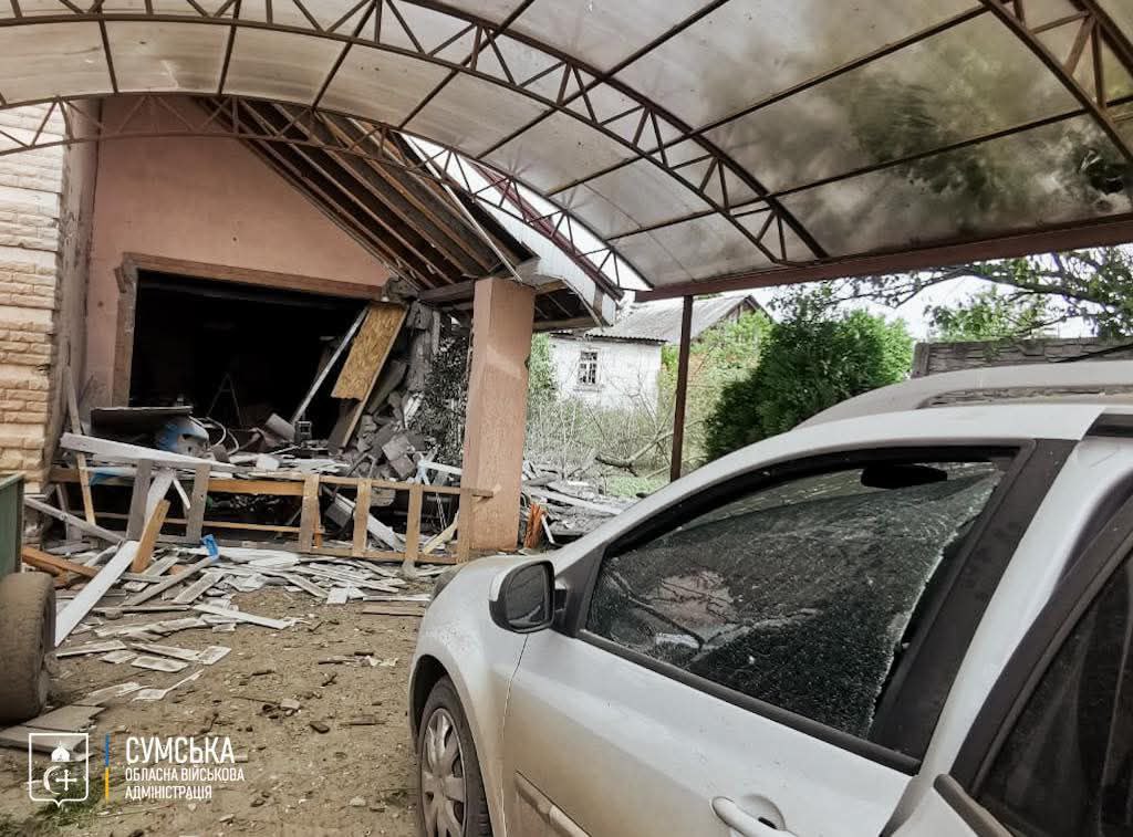 РФ ударила по Сумах: ранены две женщины, есть попадания в жилой сектор и инфраструктуру