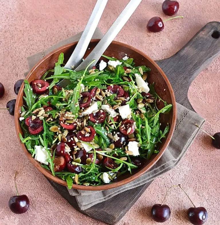 Этот салат с черешней - настоящий фуд-тренд лета: рецепт, покоряющий с первой ложки