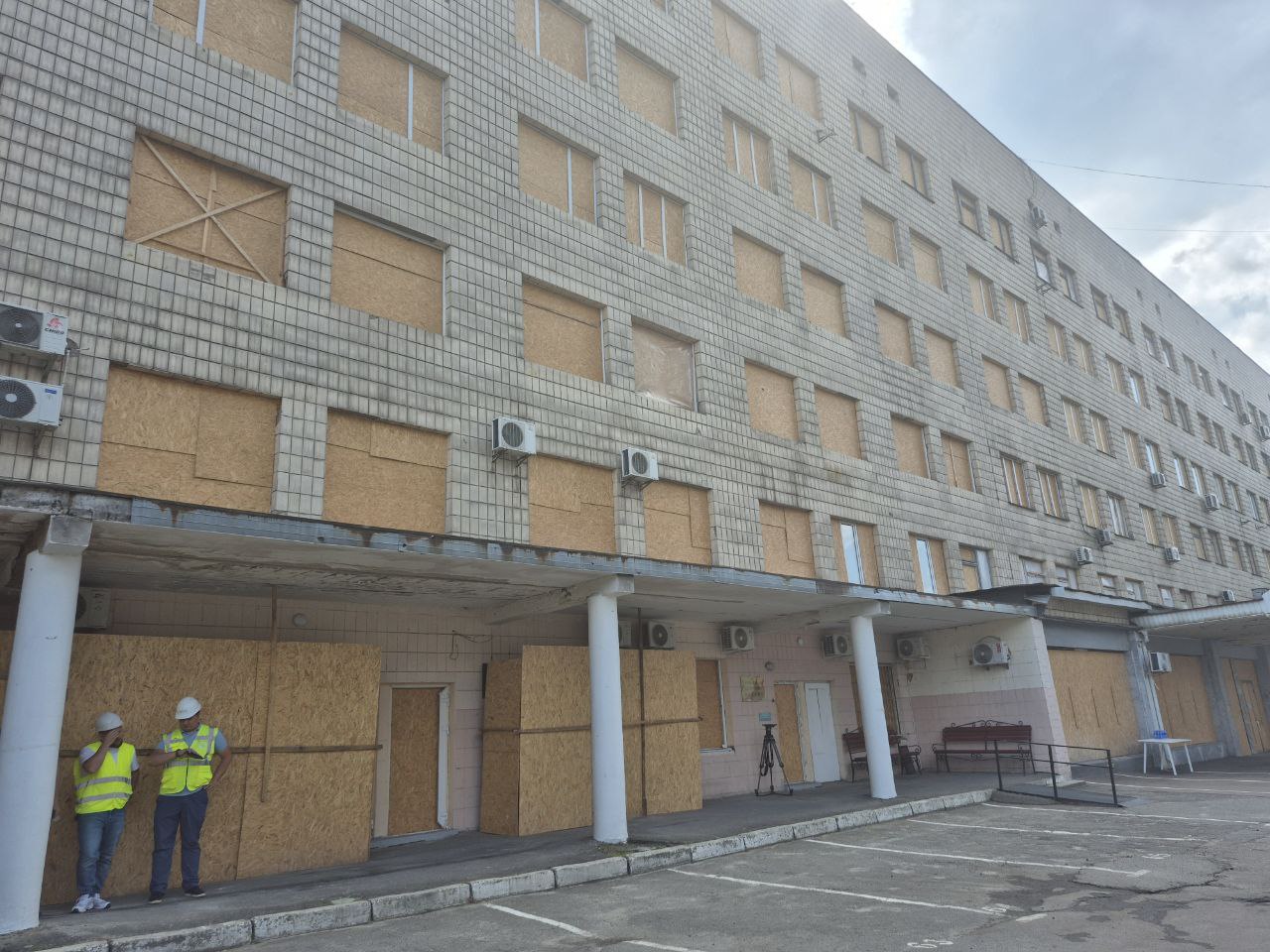 Ремонт без остановки больницы. Стало известно, когда восстановят поврежденный корпус Охматдета