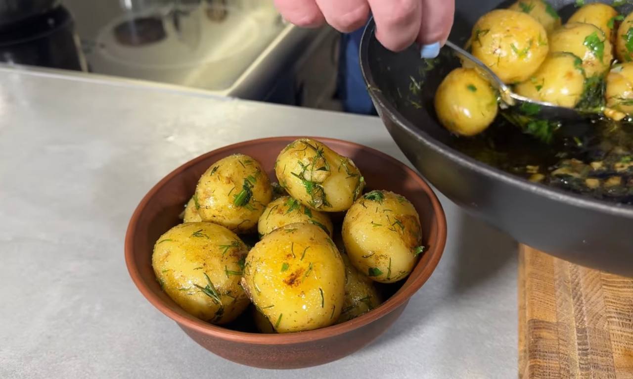 Що приготувати з молодої картоплі: 5 простих рецептів на будь-який смак