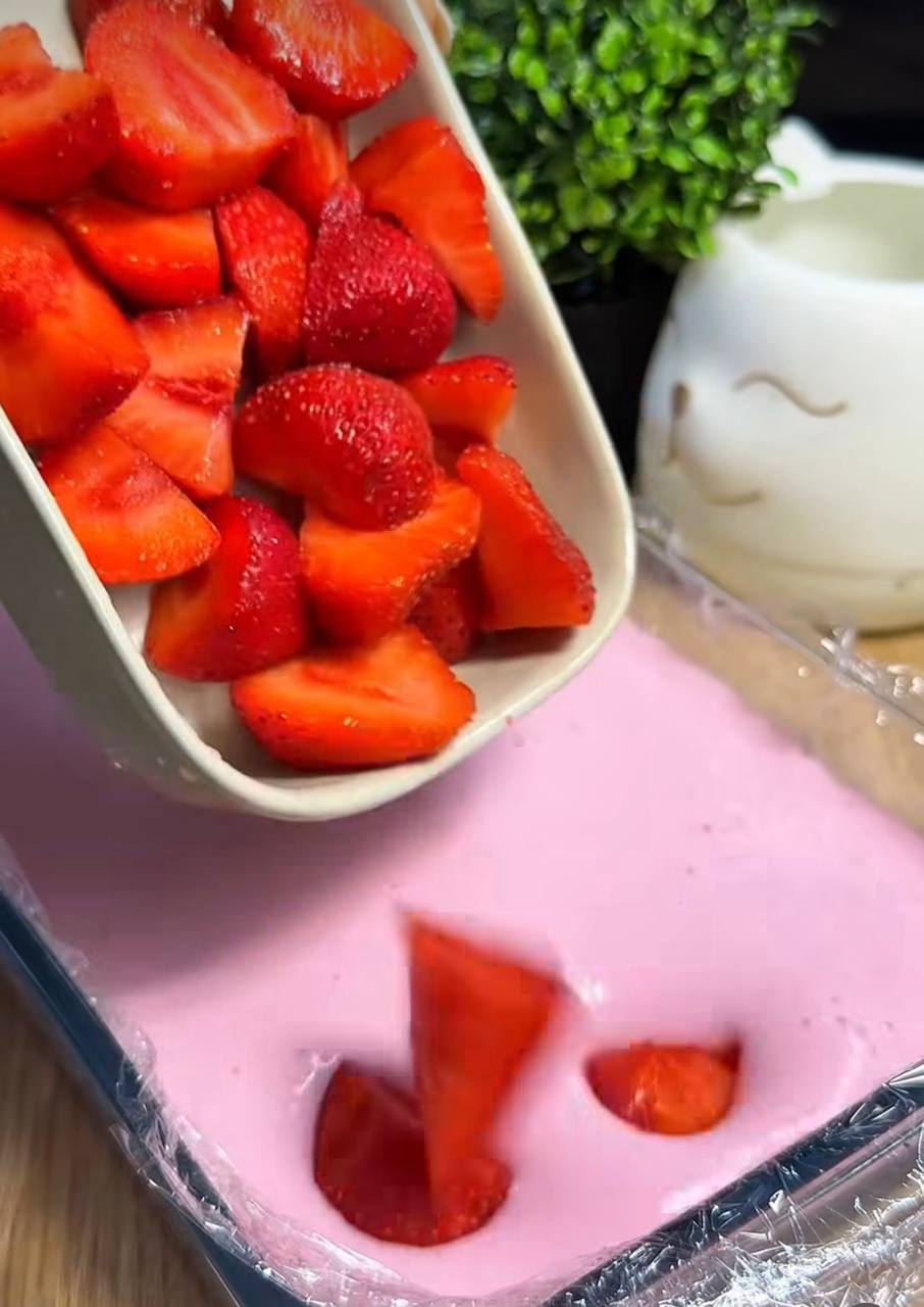 Ідеальний літній десерт з 4 інгредієнтів: готується всього кілька хвилин