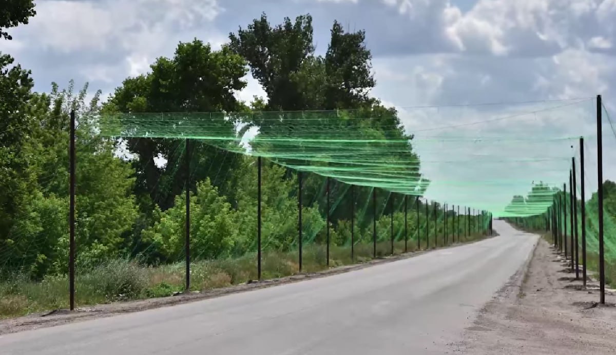 На Запоріжжі збудували перший захисний антидроновий тунель на важливій прифронтовій трасі