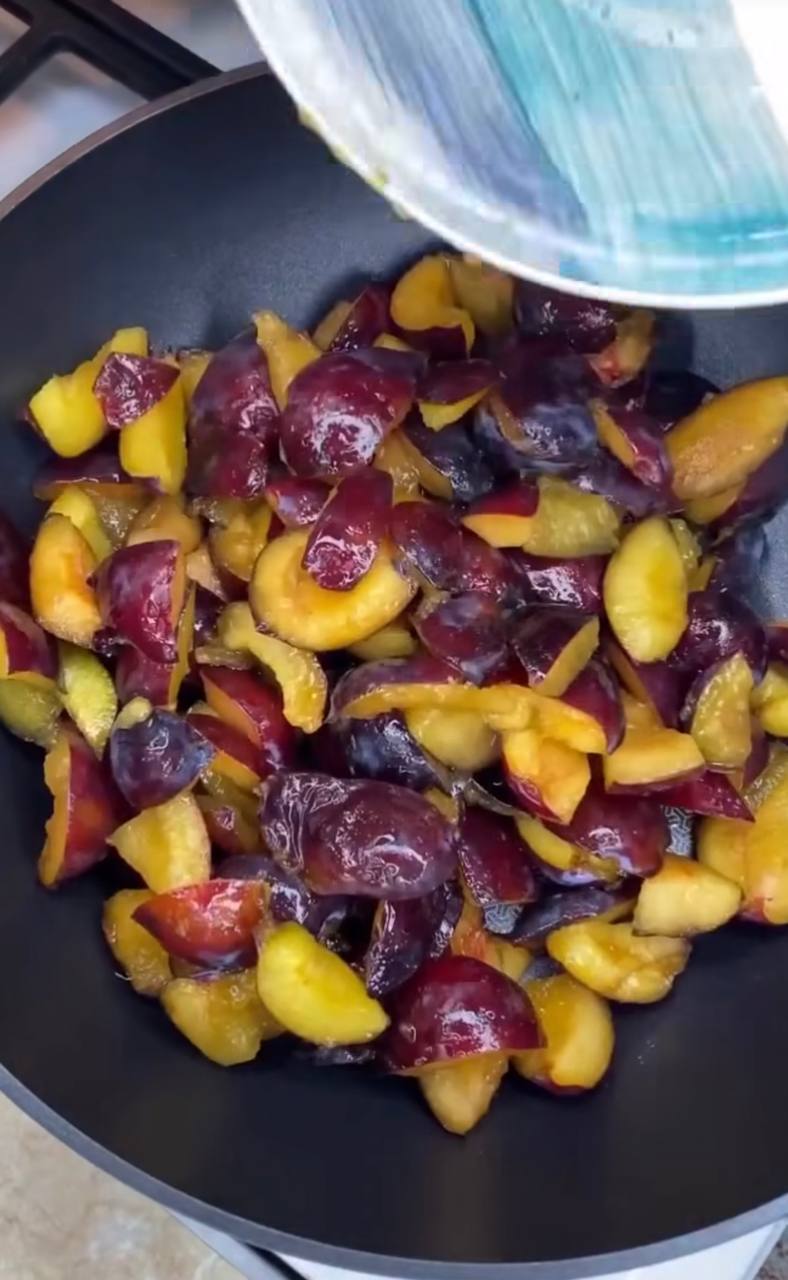 Ароматне сливове варення на сковороді: швидкий рецепт без клопоту