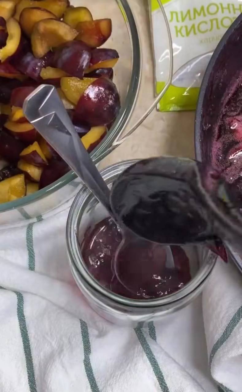 Ароматне сливове варення на сковороді: швидкий рецепт без клопоту