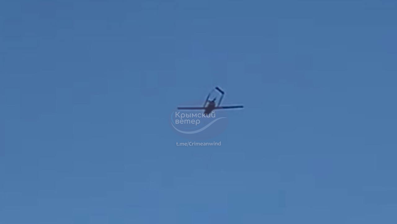 В окупованому Криму прогриміли вибухи на тлі масованої атаки дронів