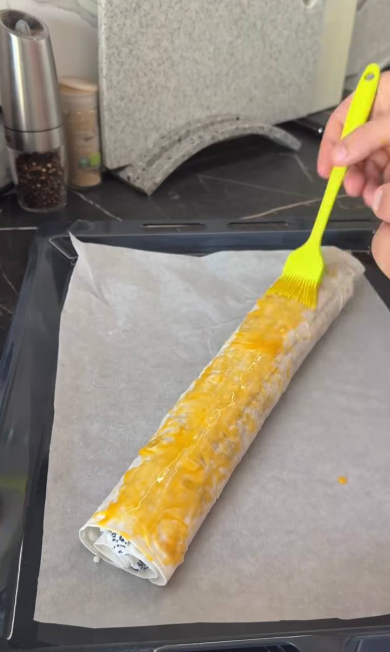 Нежный маковый рулет, который не вредит фигуре: легкий рецепт