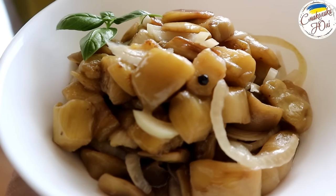 Неймовірні мариновані баклажани, що нагадують гриби: ідеальний рецепт закуски