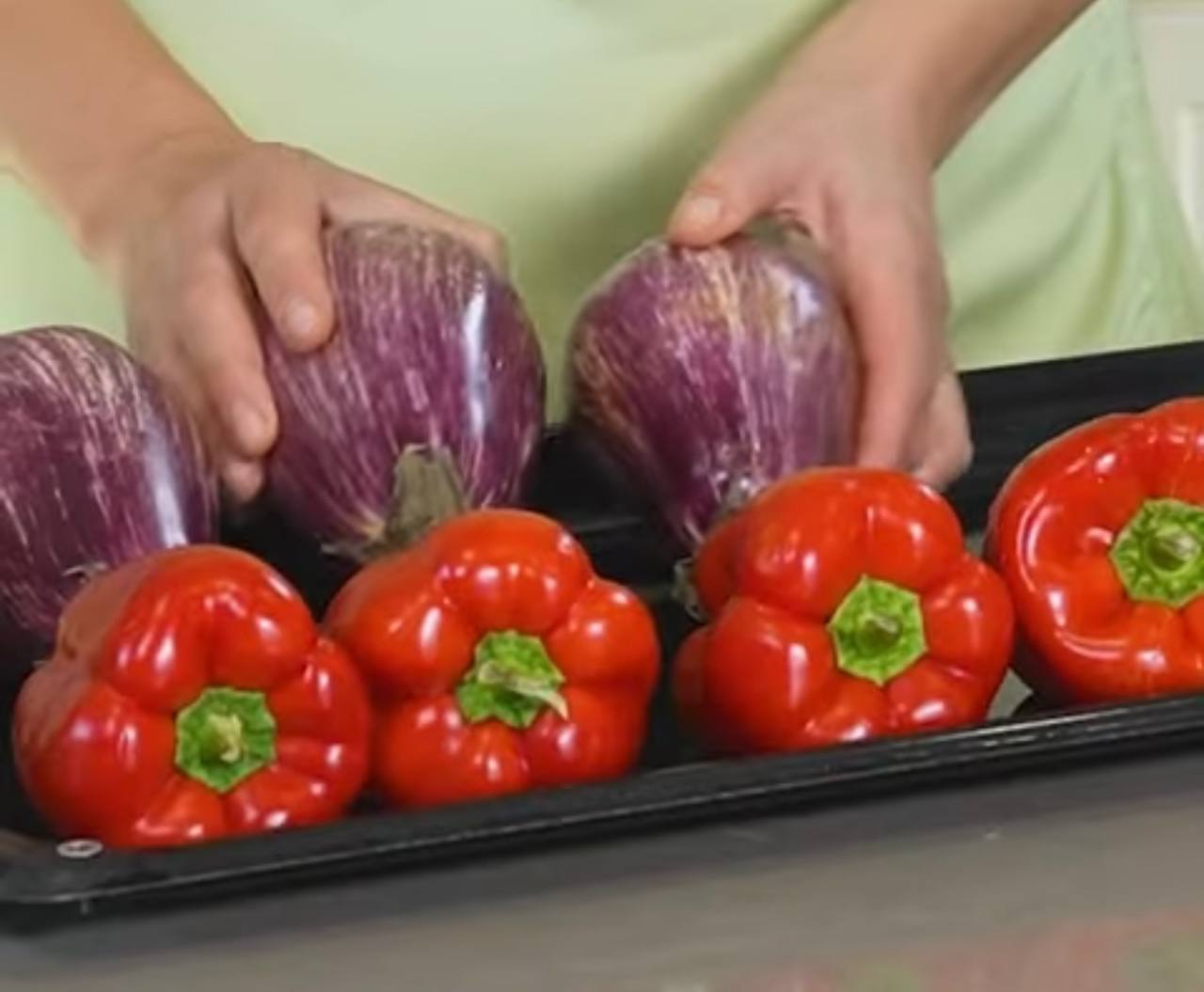 Родина буде в захваті: рецепт пряної овочевої закуски на зиму