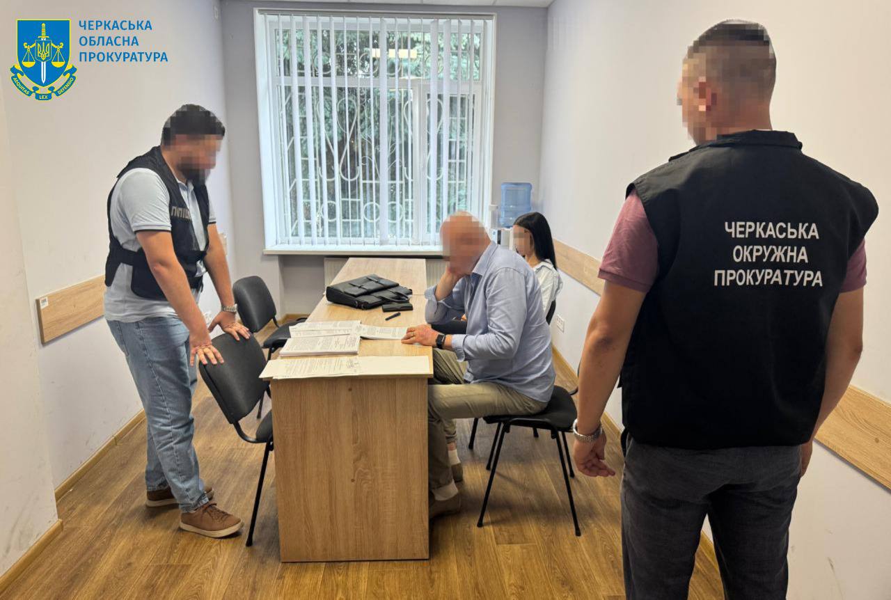 Зібрала мільйон на поїздку дітей, але програла у казино: у Черкасах викрили тренерку