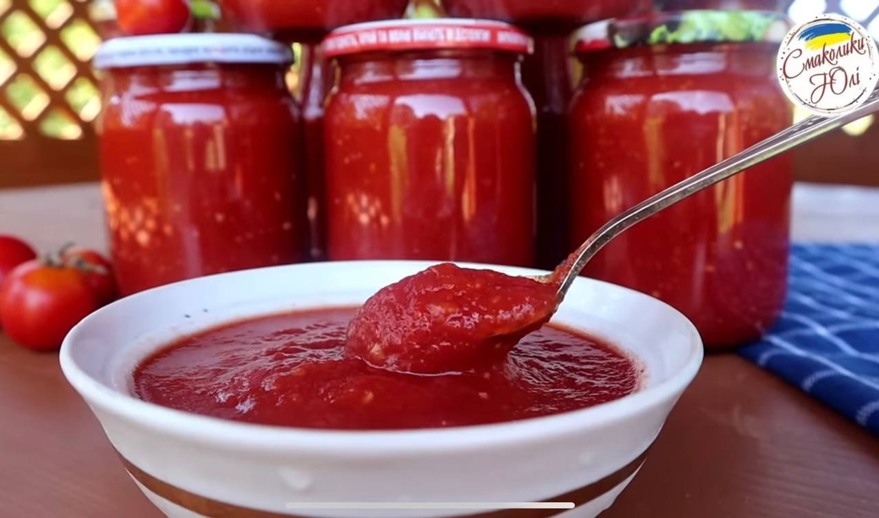 Найкращий рецепт кетчупу на зиму: виходить смачніший за магазинний