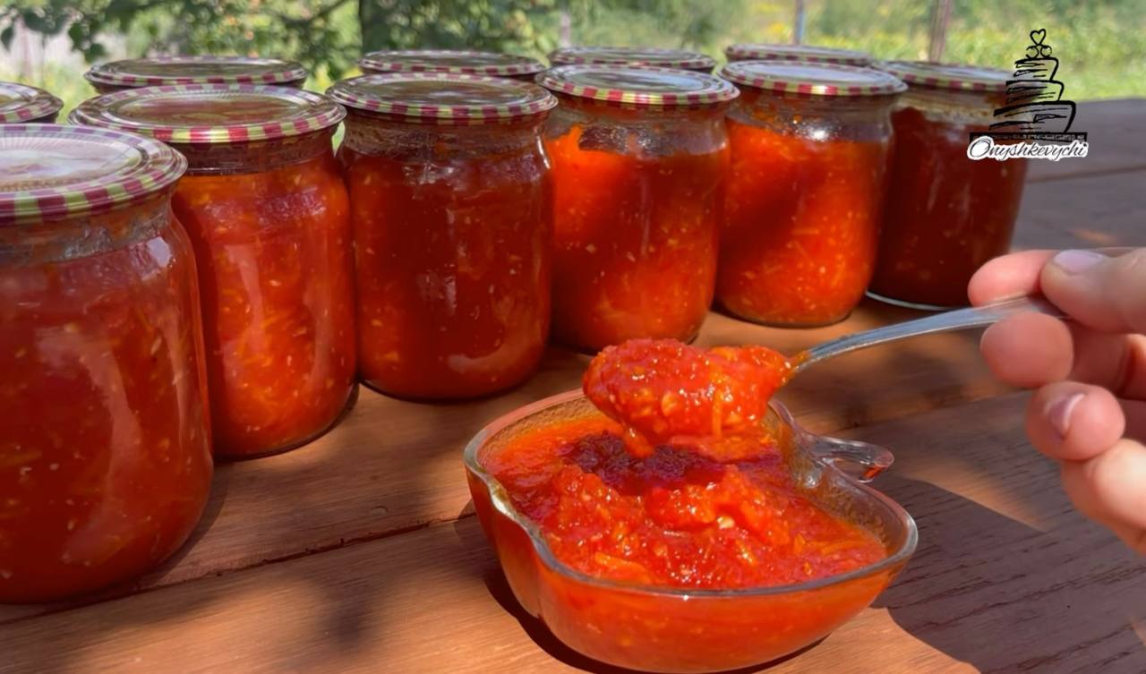 Рецепт ідеальної домашньої аджики: з’їдається швидше, ніж готується!