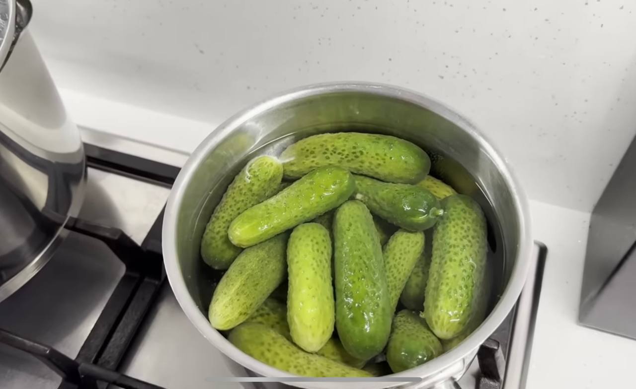 Ідеальні огірки на зиму: хрусткі, соковиті і як свіжі навіть через рік