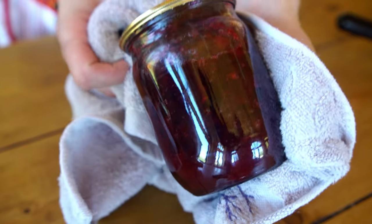 Домашня смородина у власному соку на зиму: зберігає всі вітаміни