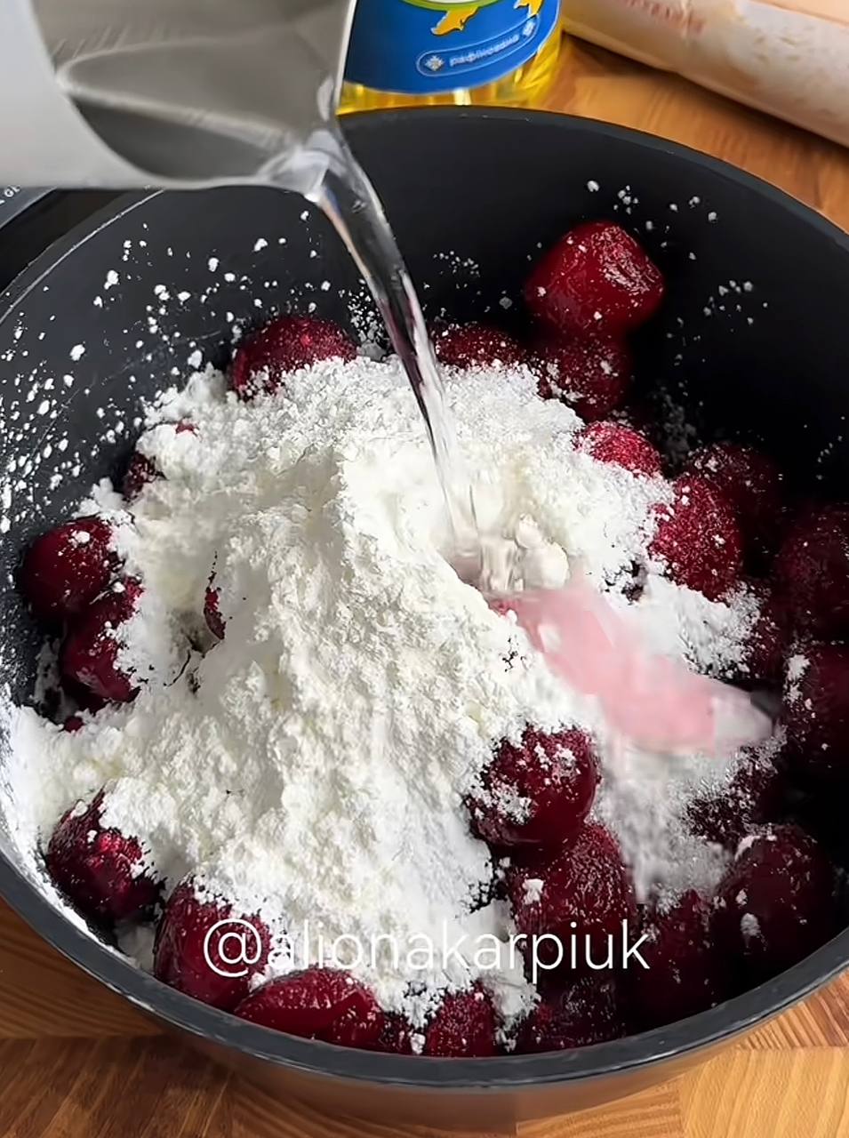 Хрусткий пиріг з вишнею, як у McDonald’s: рецепт легендарного десерту