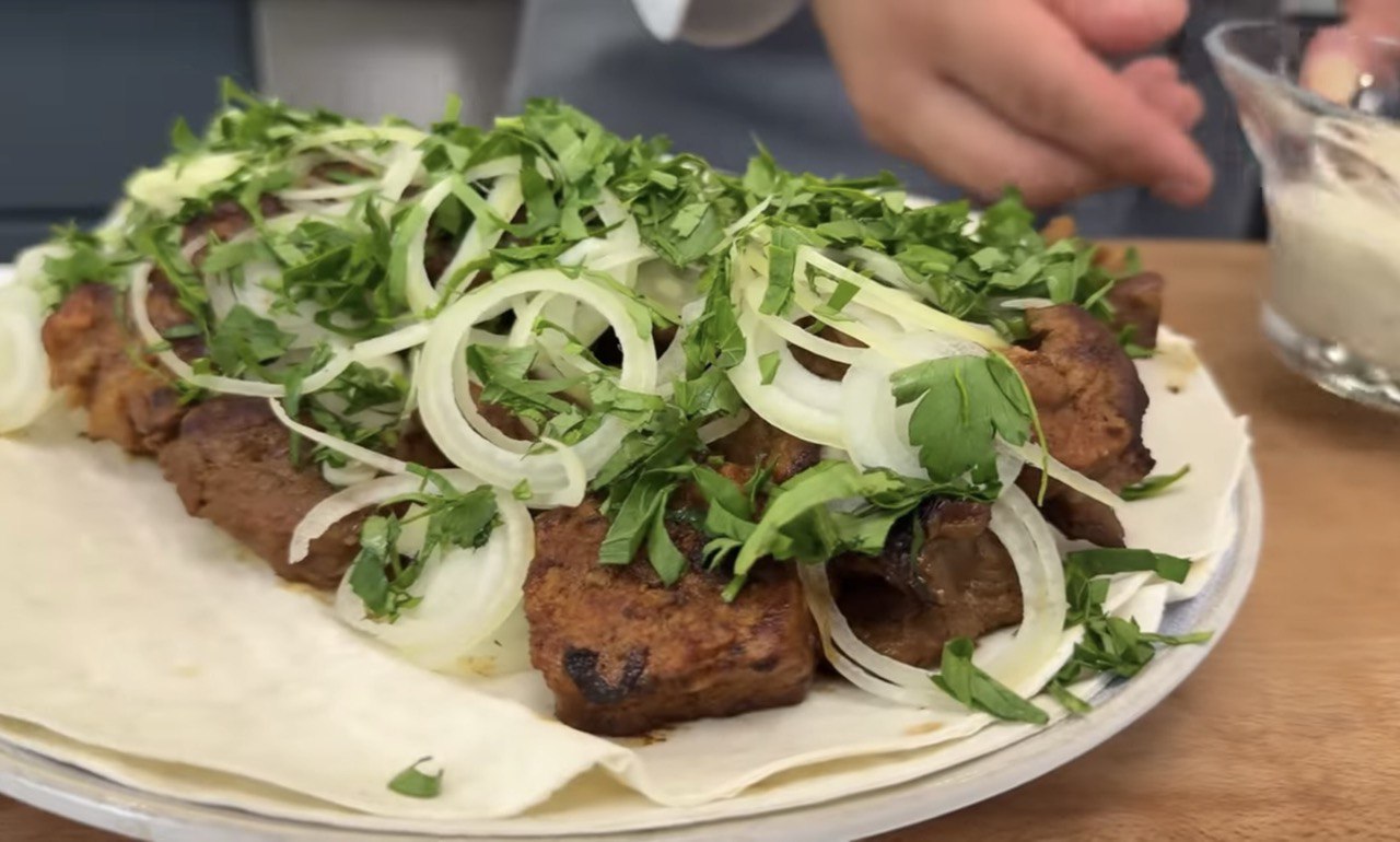 Соковите смажене м'ясо - ідеальний варіант для літньої вечері: буде танути у роті