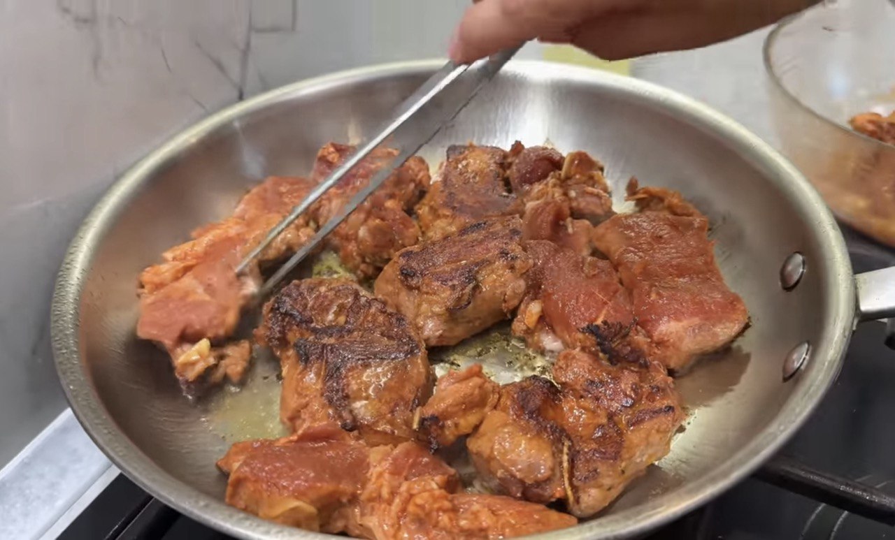 Соковите смажене м'ясо - ідеальний варіант для літньої вечері: буде танути у роті