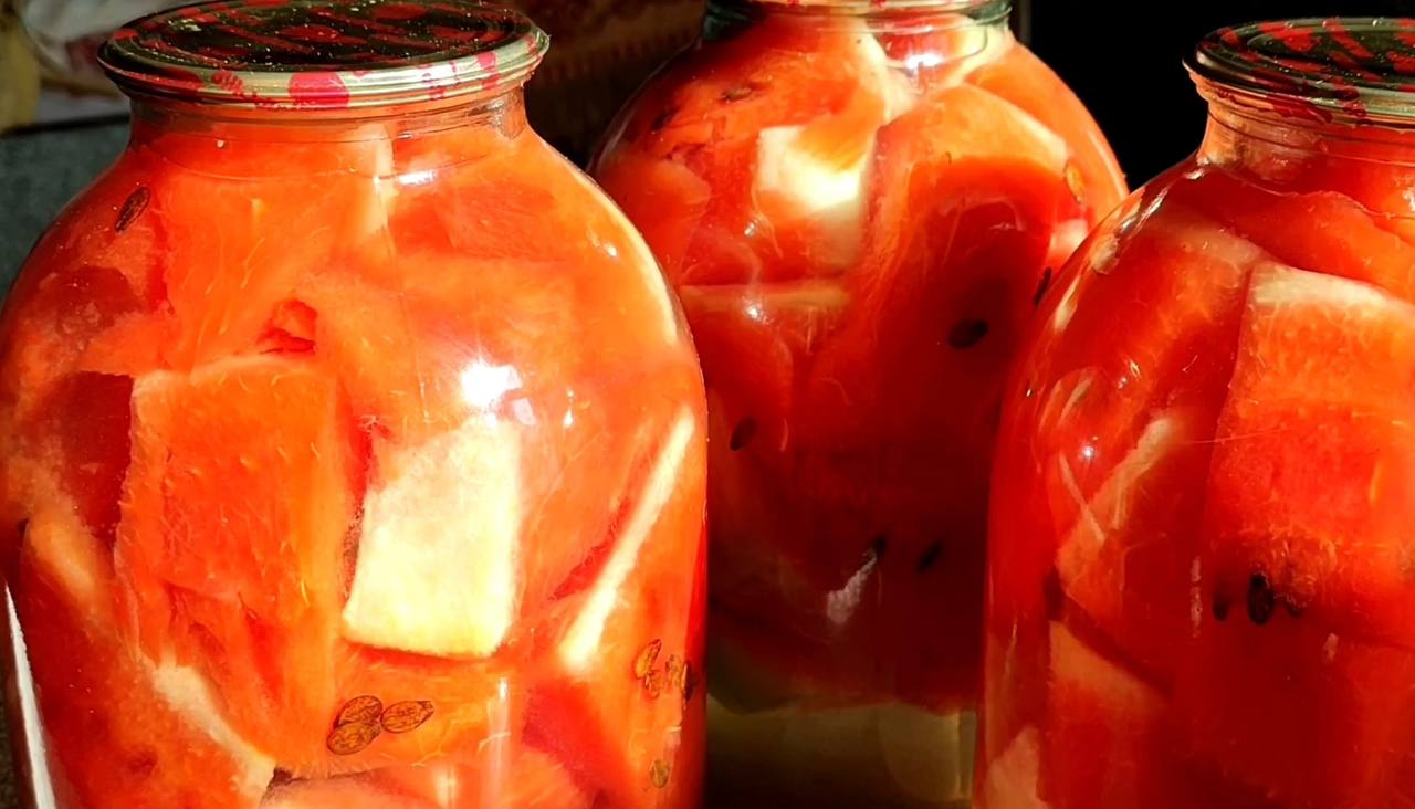 Смак літа в банці: рецепт консервованих кавунів на зиму