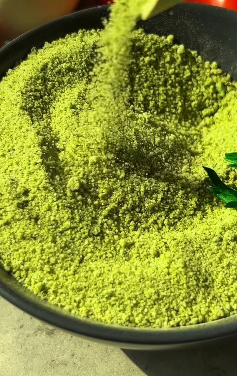 Зелена ароматна сіль: рецепт приправи, яка здивує всіх