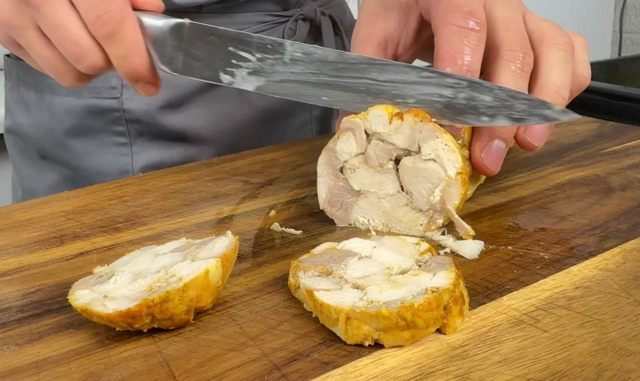 Забудьте про магазинну ковбасу: рецепт смачного м'ясного рулету