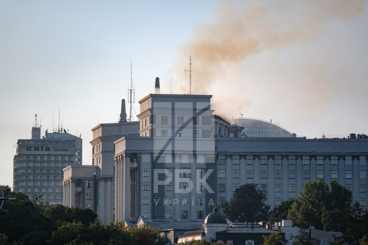 Росія змінює тактику? Що можуть означати удари по Кабміну і мосту через Дніпро