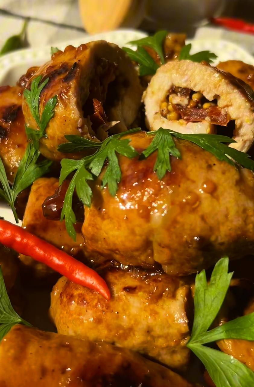 Сочные мясные рулетики в пикантном соусе: добавки будут просить все