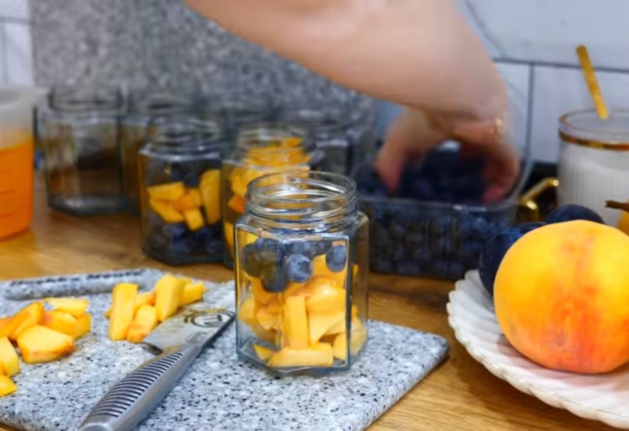 Фрукты в желе на зиму: рецепт необычной консервации