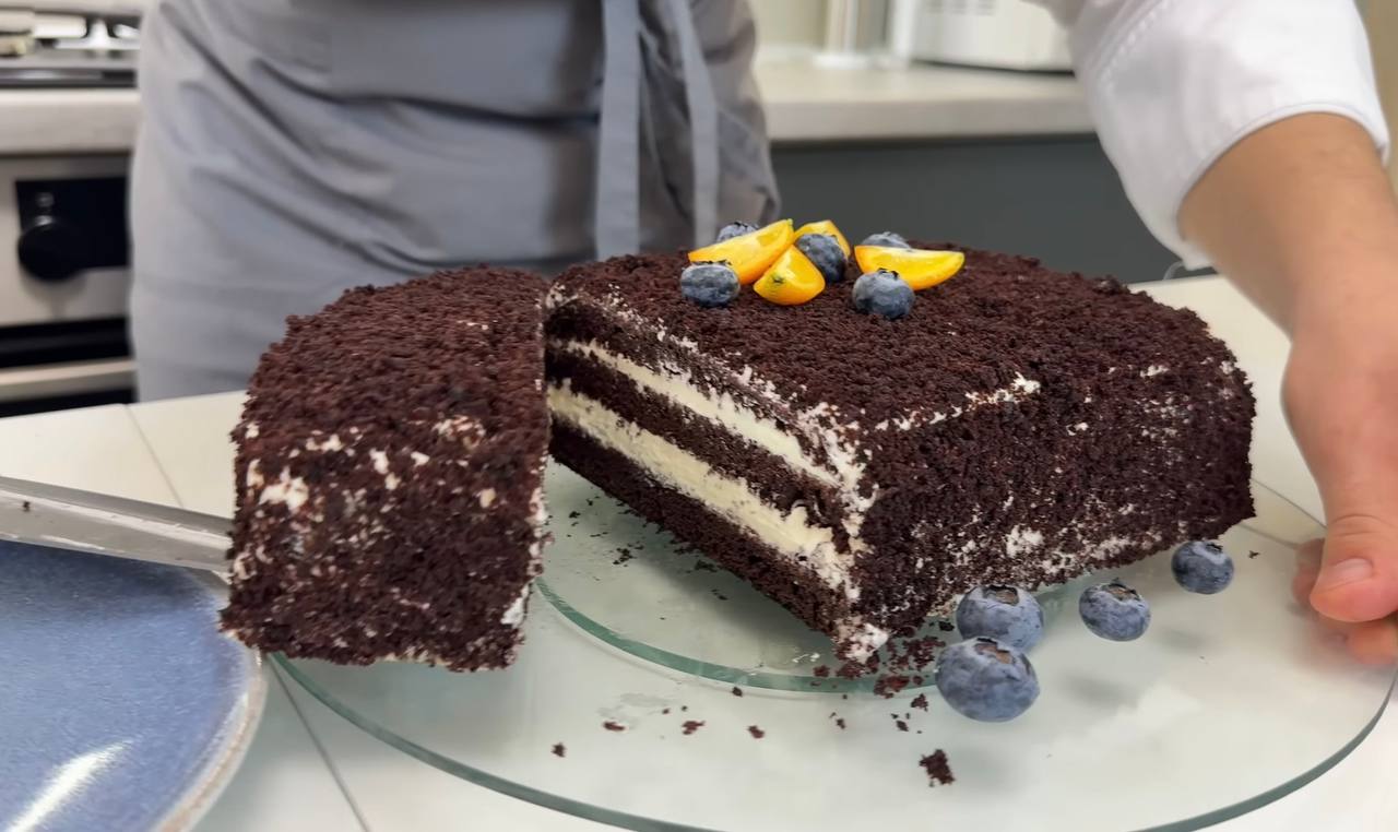 Смачний торт "Сметанник", який приготує навіть дитина: максимально легкий рецепт