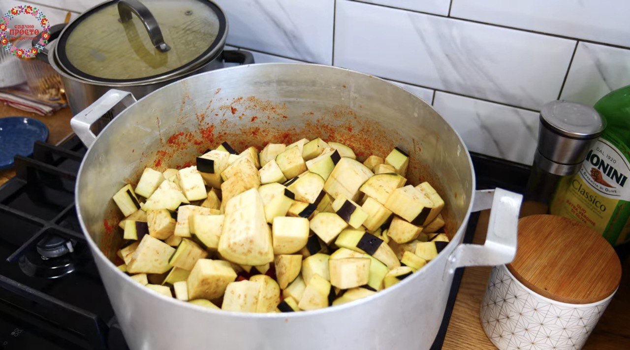 Салат на зиму з 5 овочів: легко готується і швидко з'їдається