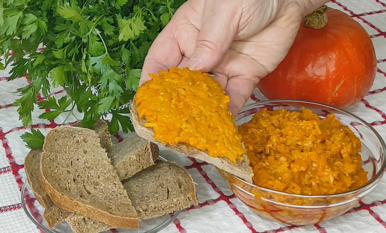 Дві смачні намазки на хліб: прості рецепти для перекусу