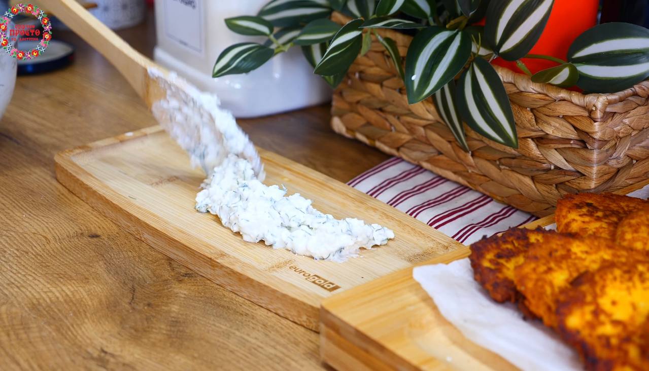 Деруни по-новому: рецепт із ніжним соусом, що здивує кожного