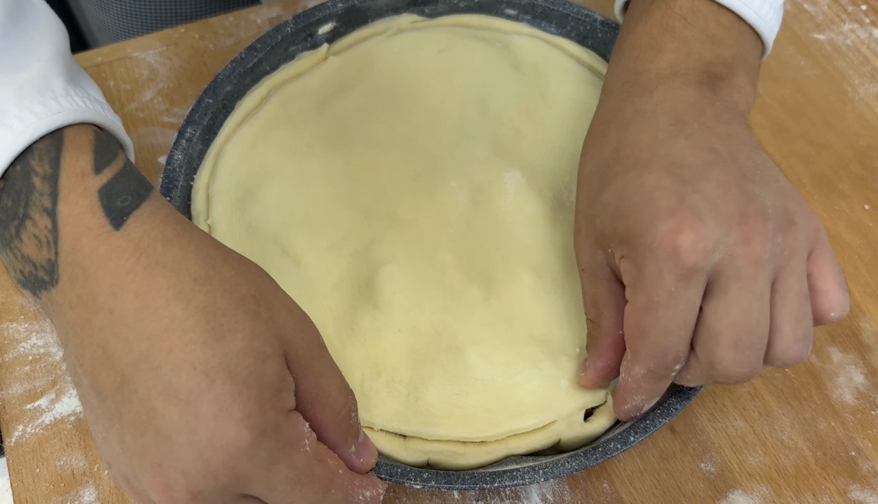 Цей м'ясний пиріг буде їсти уся сім'я: приготуєте не один раз