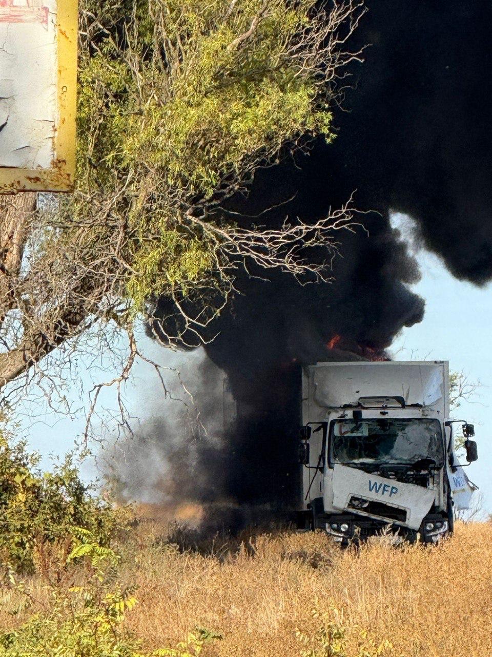 Росія вдарила по гуманітарному конвою ООН на Херсонщині, машини з допомогою знищено