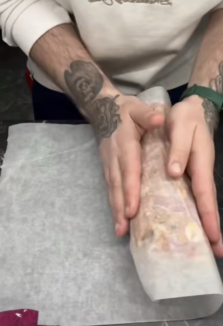 Рецепт домашньої шинки з фісташками: вийде краща за магазинну