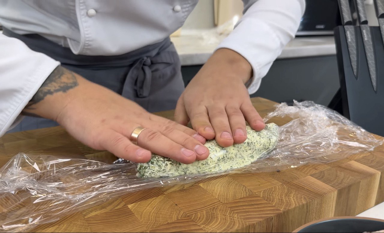 Соковиті котлети по-київськи: рецепт, що завжди вдається