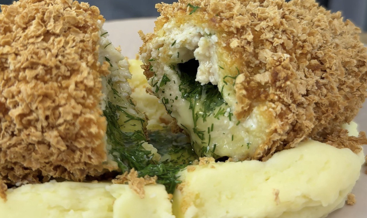 Соковиті котлети по-київськи: рецепт, що завжди вдається