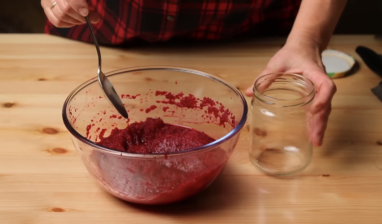 Давній рецепт соусу до м'яса: ви забудете про магазинні