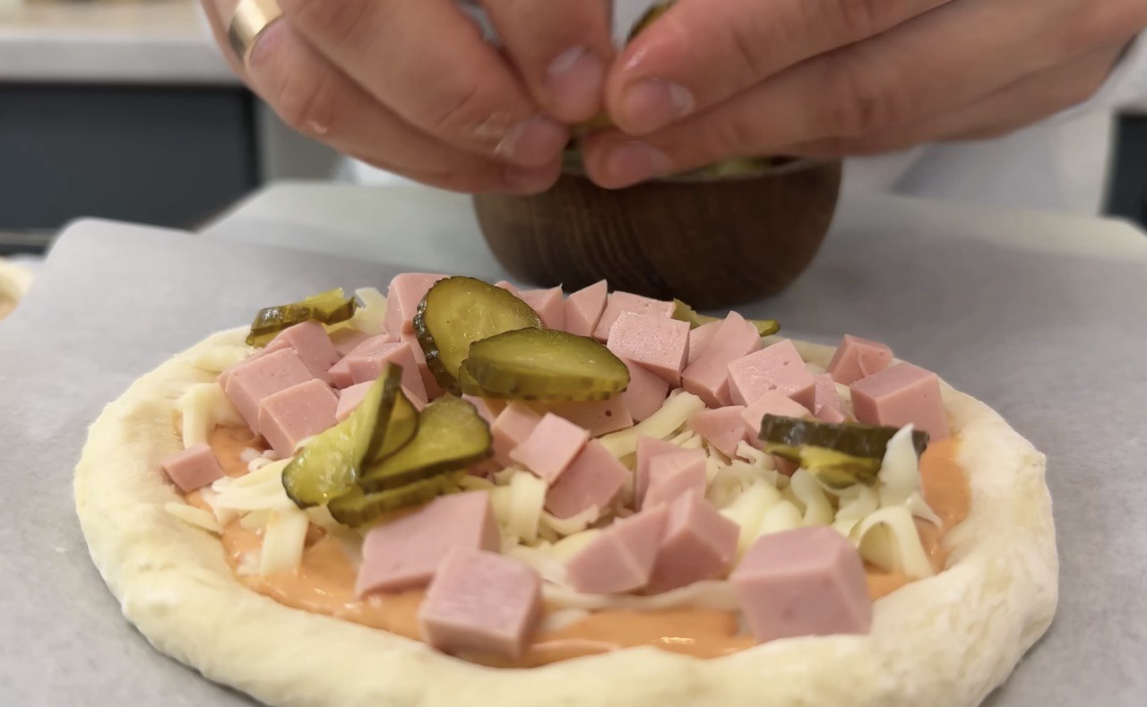 Міні-піца, як у школі: швидко, смачно та з доступних інгредієнтів