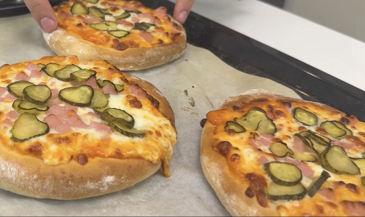 Міні-піца, як у школі: швидко, смачно та з доступних інгредієнтів