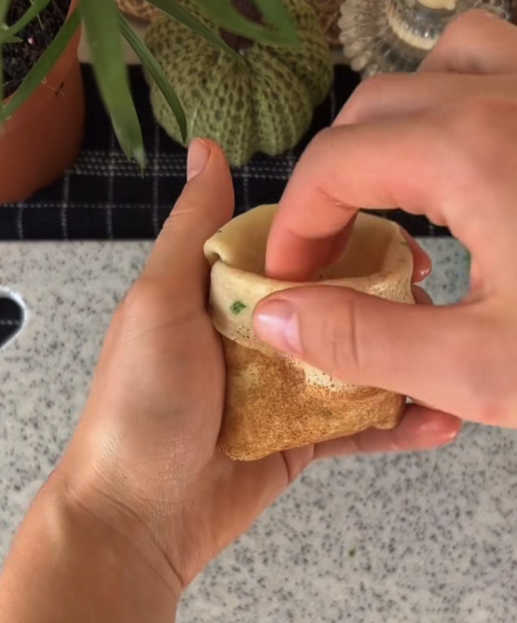 Смачна закуска з млинців на будь-яке свято: гості будуть в захваті