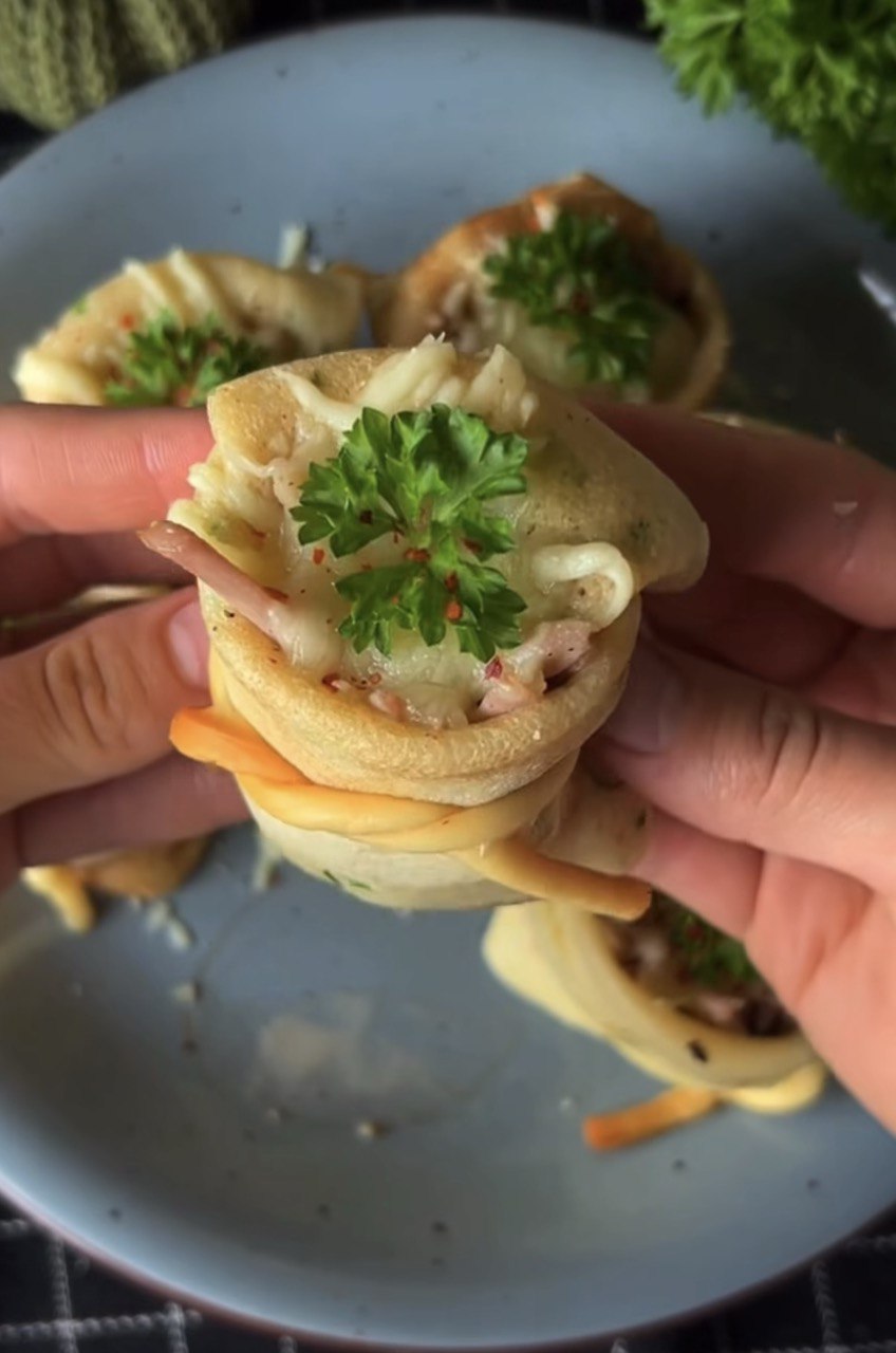 Смачна закуска з млинців на будь-яке свято: гості будуть в захваті