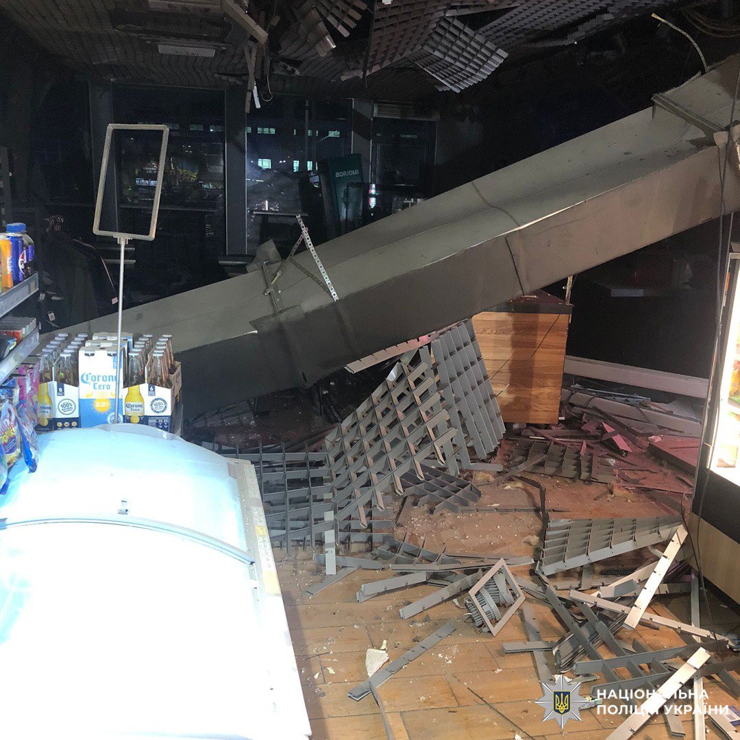 Росіяни зруйнували КАБами заправку під Харковом, є постраждалі (фото)