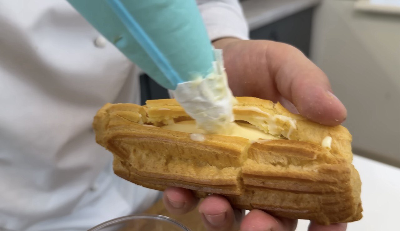 Такі еклери в магазині не купите: рецепт, який вийде з першого разу